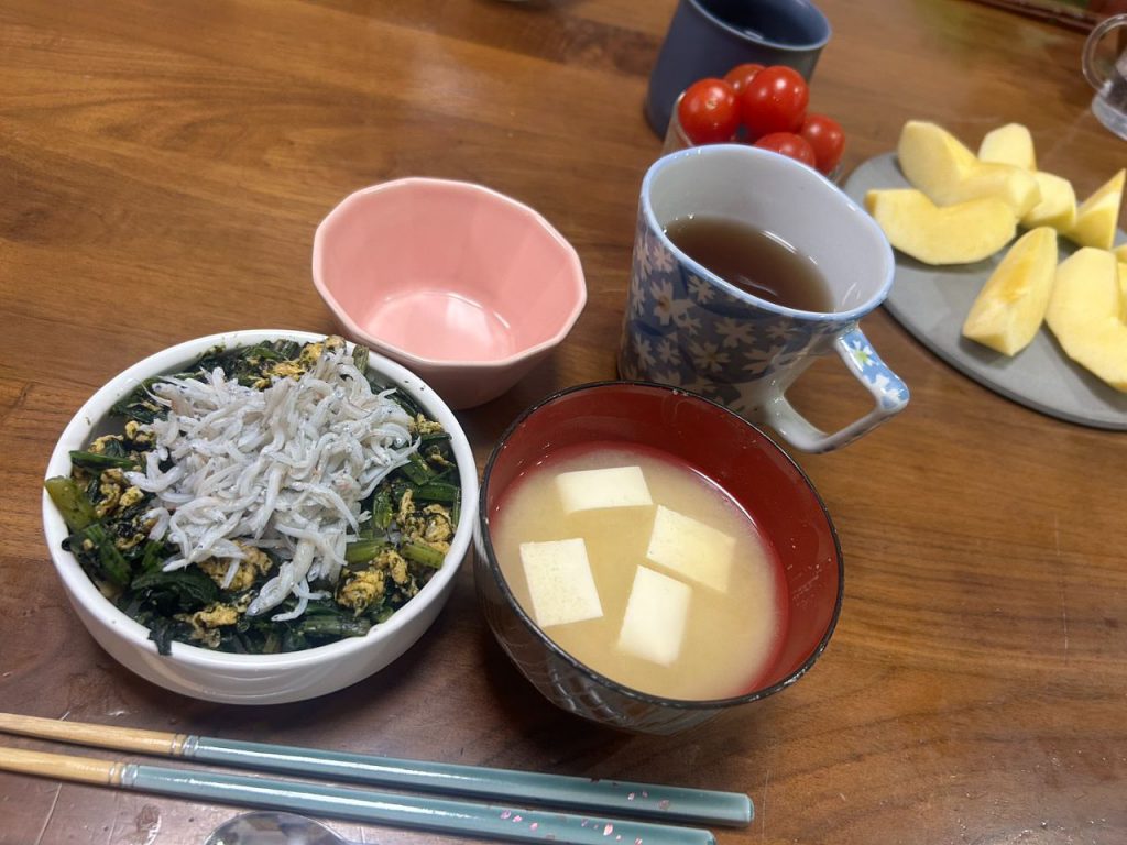 しらす丼にほうれん草の海苔と卵の和え物