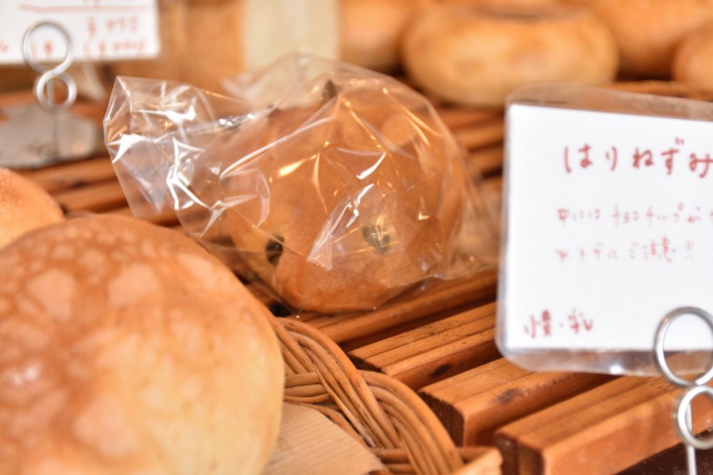 「nanapain（ナナパン）」で子どもに人気の「はりねずみ」パンと「ミニメロンパン」